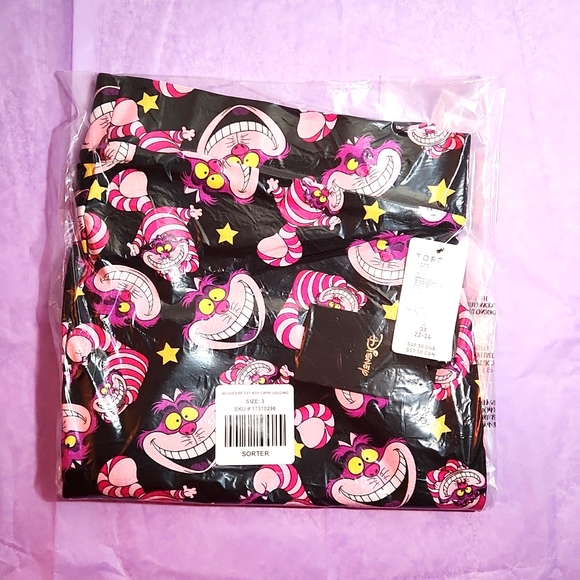 ❤️NWT VINTAGE TORRID LEGGING - CHESIRE CAT DISNEY ALICE IN WONDERLAND CAPRI 3X - Picture 4 of 10
